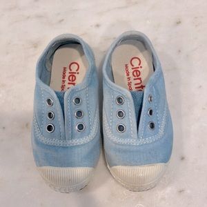 Light blue lace less Cienta shoes in very good used condition. Size 22